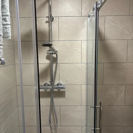 Coolcower House 3* ماكروم