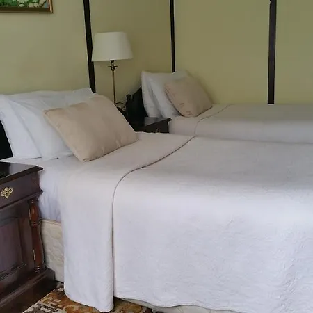 Coolcower House 3* ماكروم