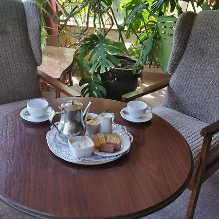 Coolcower House 3* ماكروم